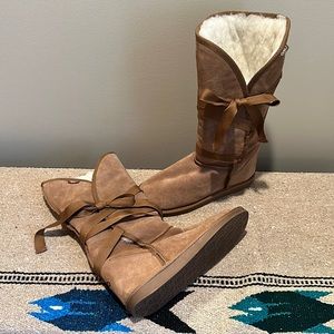 EMU merino wool lined suede lace-up boot